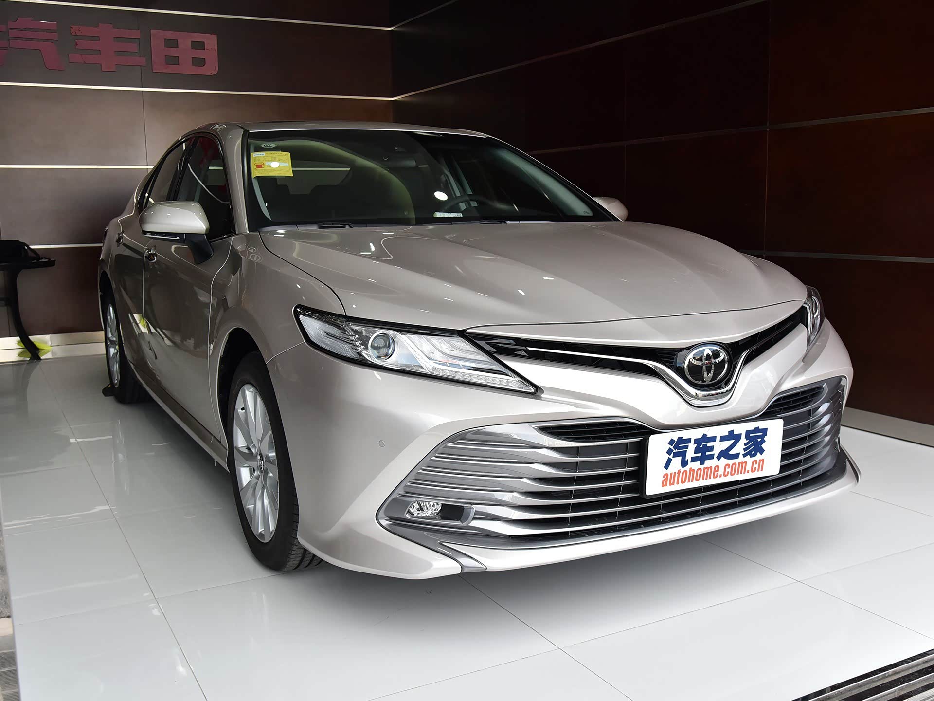 凯美瑞 2.0G豪华版/引自汽车之家图库