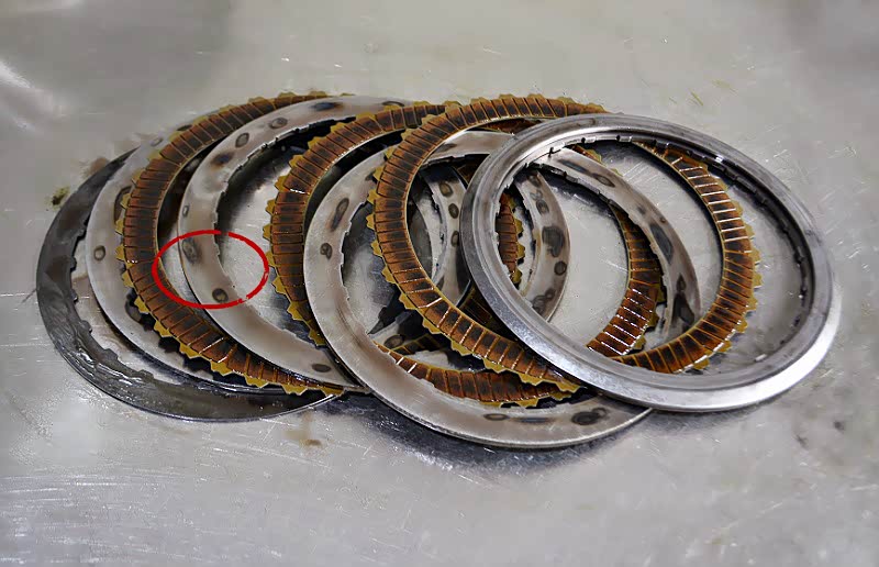 摩擦片烧的比较严重，要换新的摩擦片了。