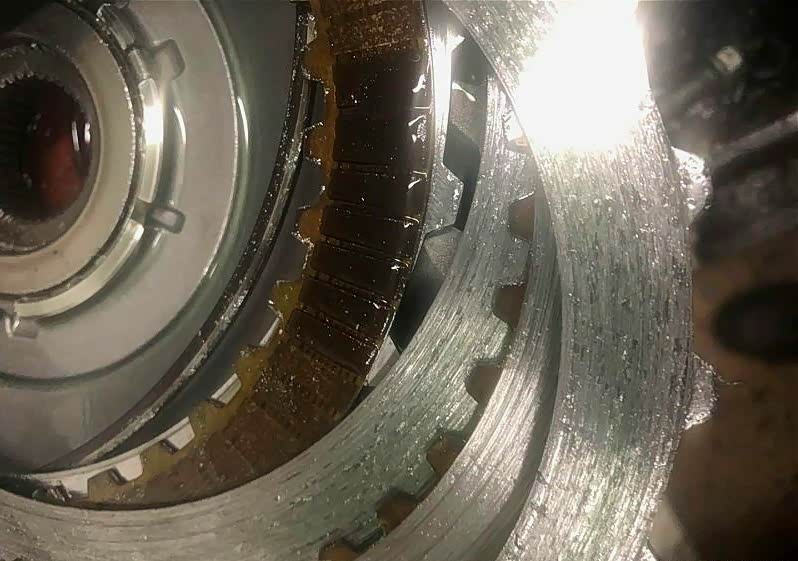 变矩器内部损坏严重