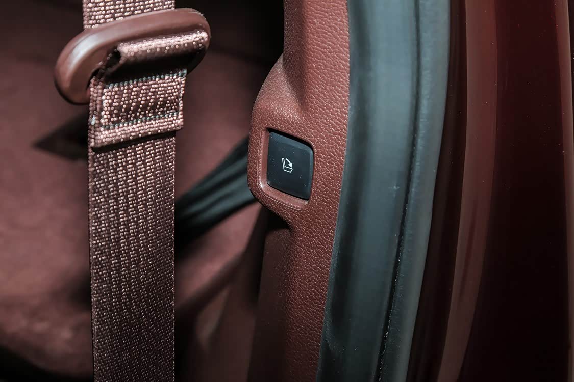 第二排座椅调节按键