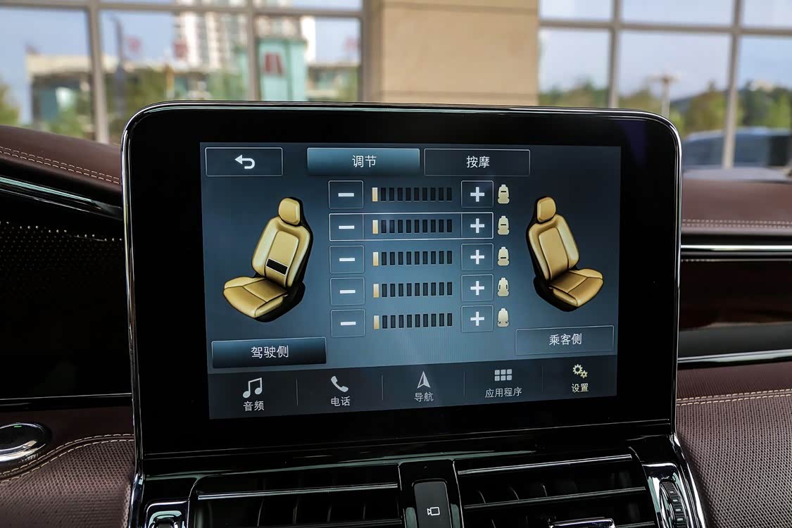 此外腰部支撑和夹紧另有 10 向可调