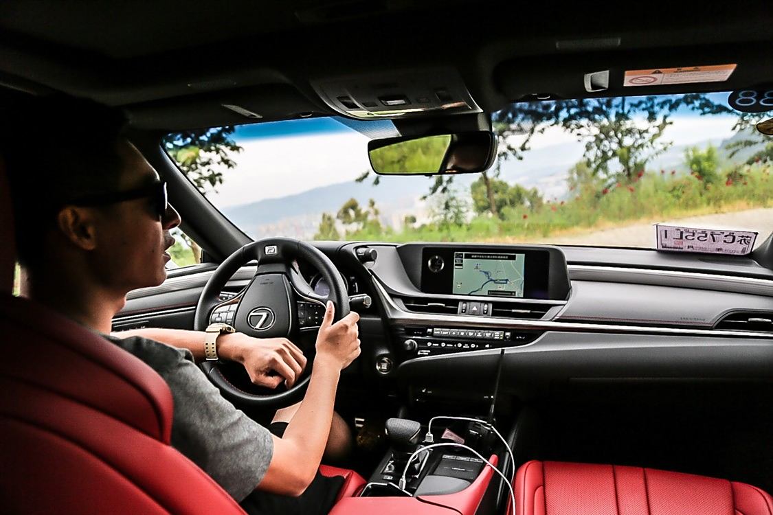 宜良 68 道拐有许多发卡弯，对人和车都是很大的考验