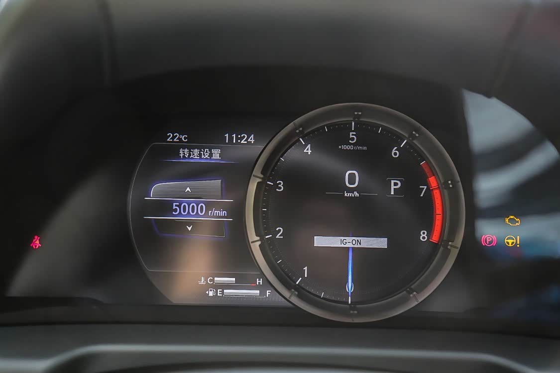 实际上在设置页面，这只金属框才会向右移动