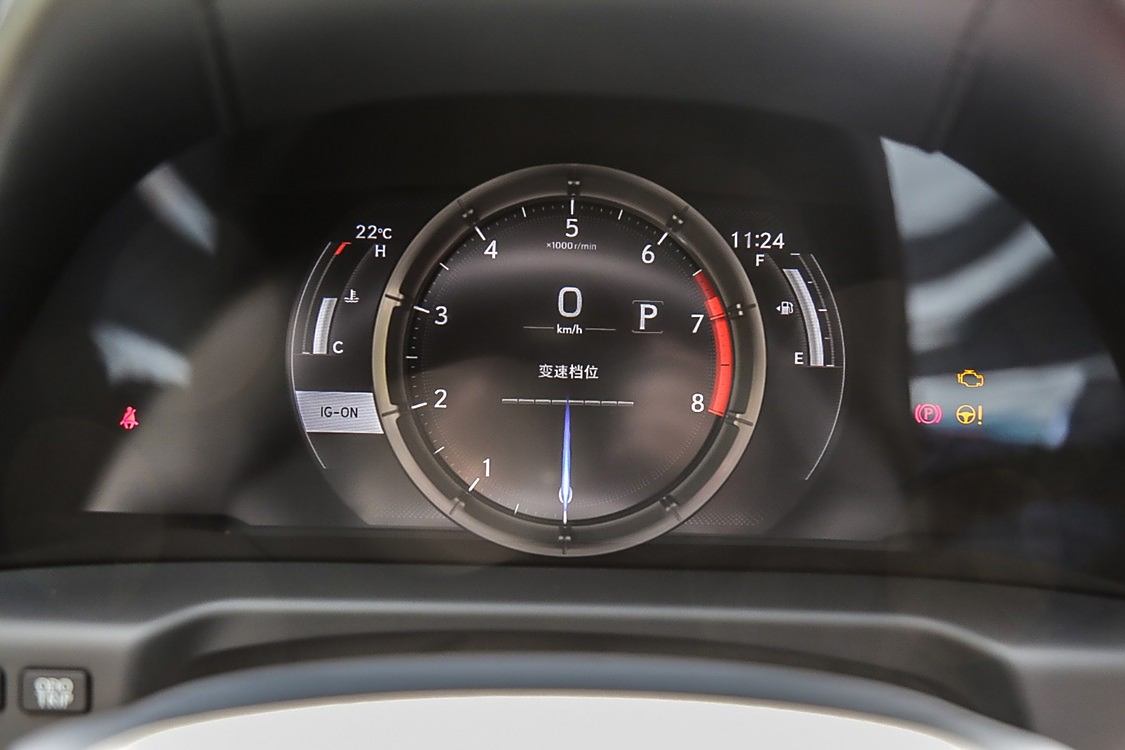 仪表盘的变速档位界面显示变速箱当前所在档位和系统允许升到的最高档位