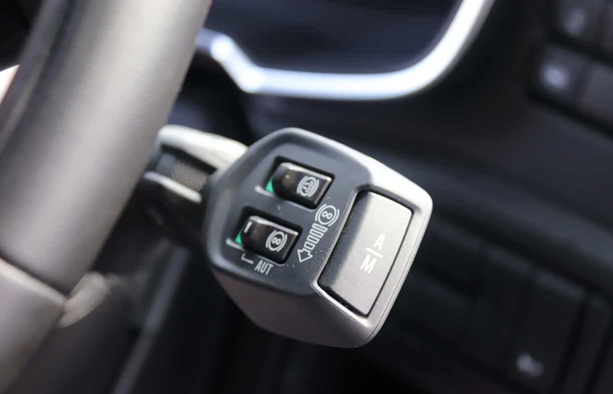 组合开关集成了换挡、液力缓速器及排气制动功能