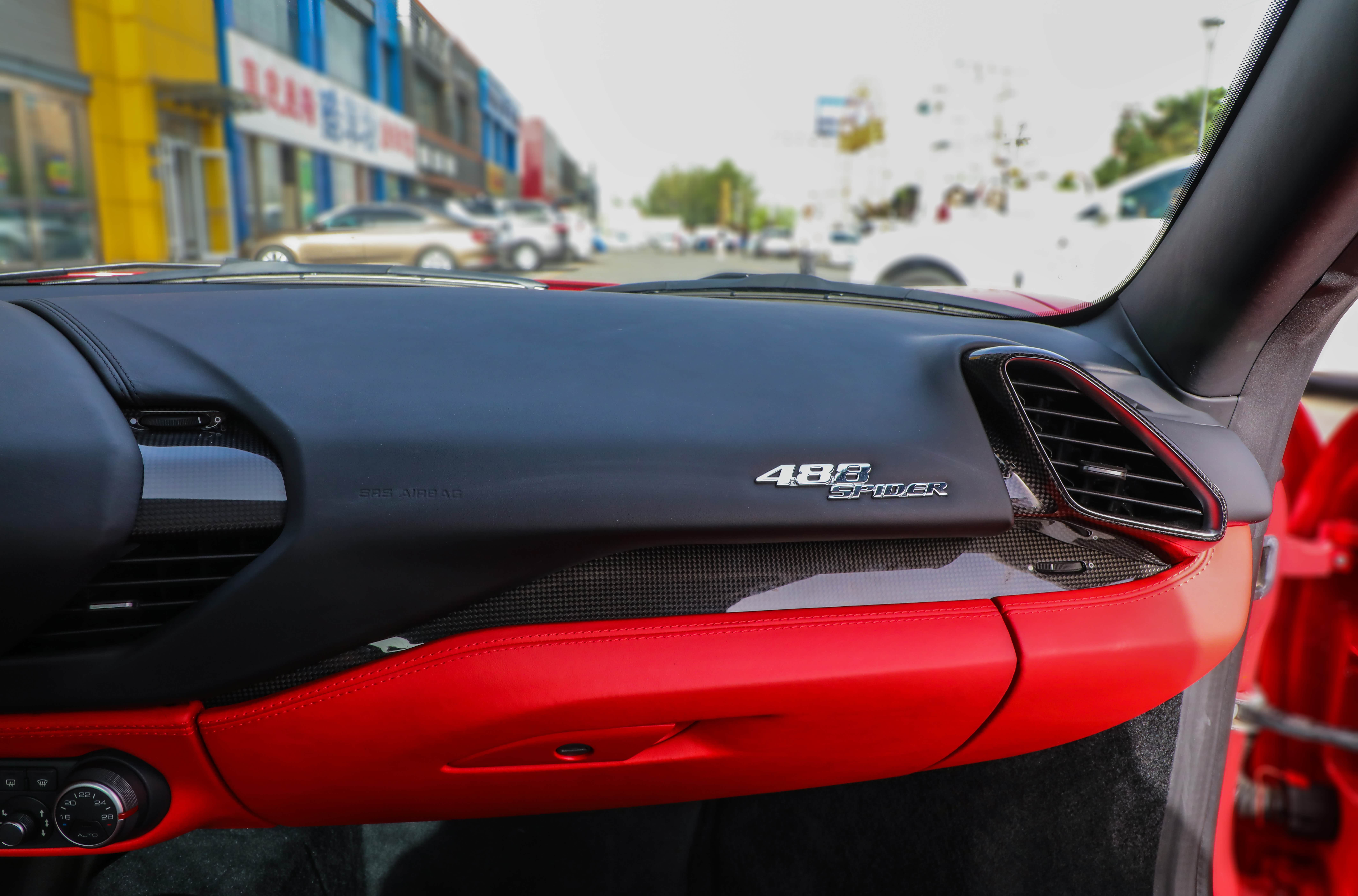 满车碳纤维饰板，做一台与众不同的超跑