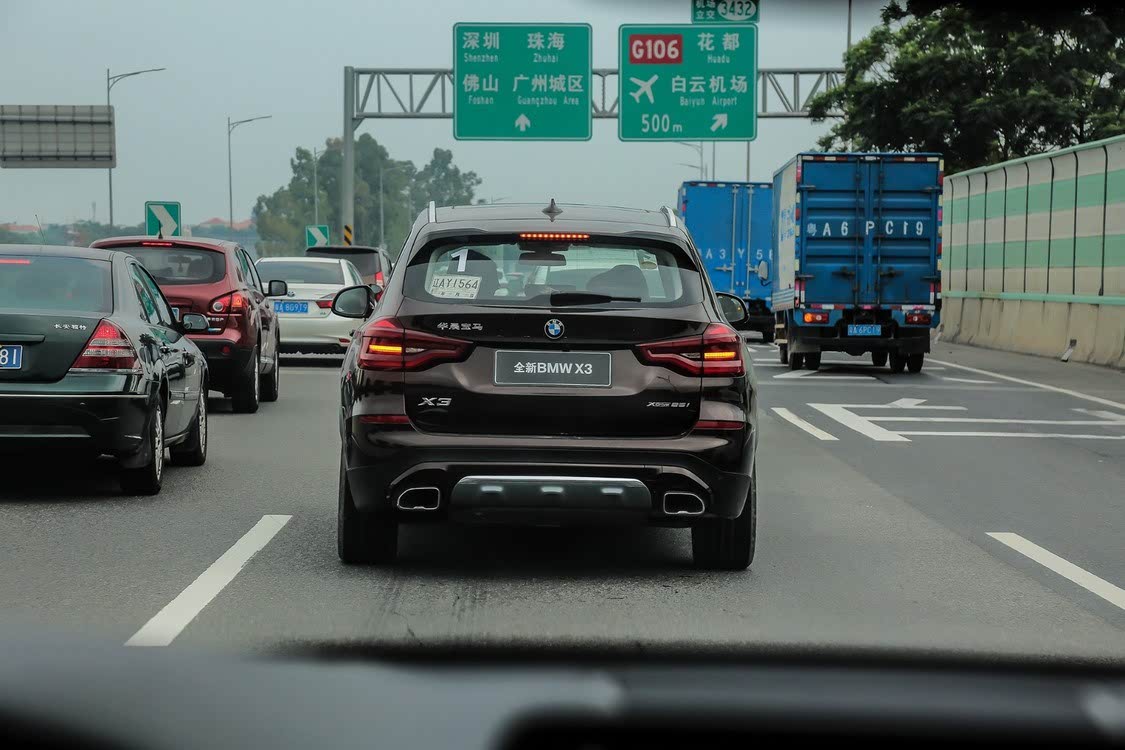 X3 的刹车是相当灵敏的那种，所以平时几乎用不到较大的刹车行程