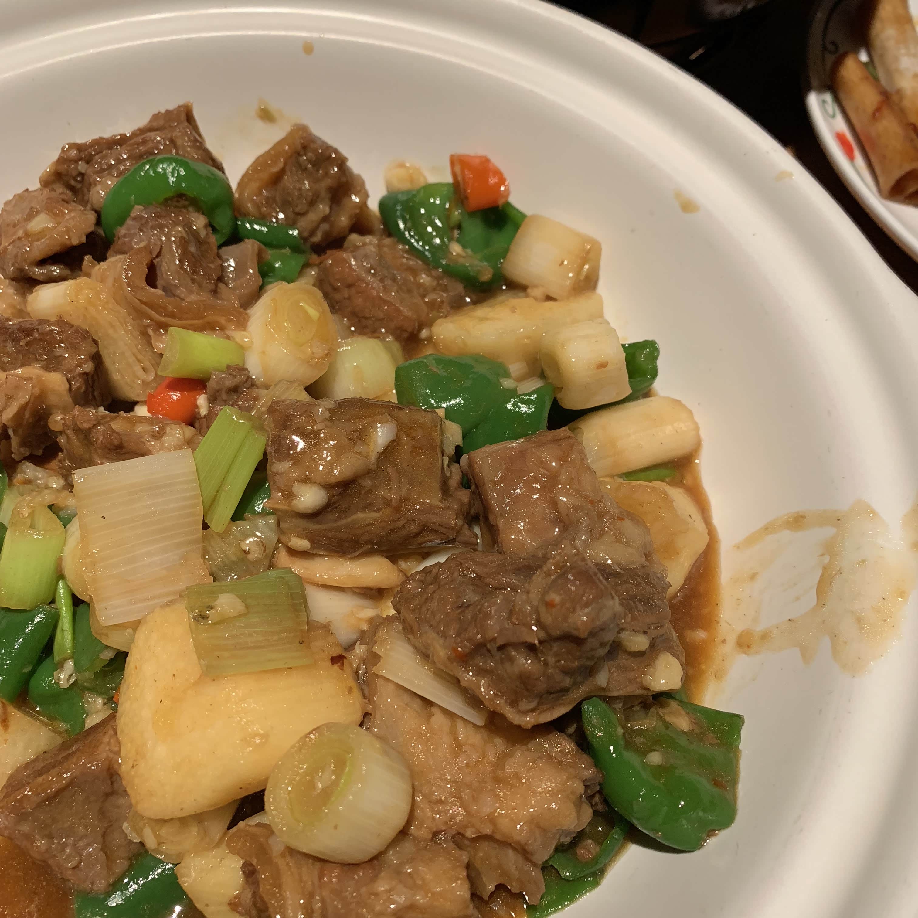 炖牛肉类的，菜量非常大