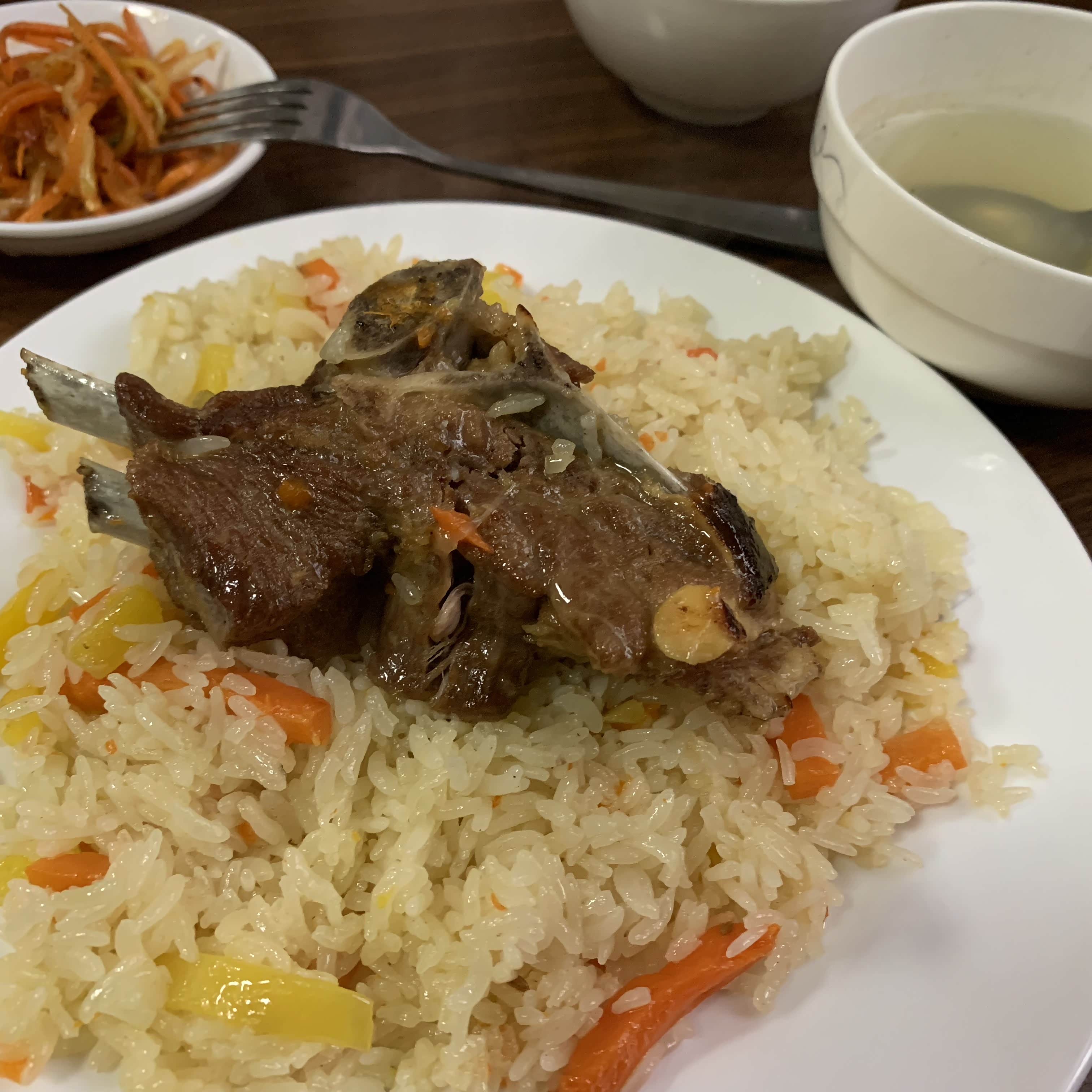 原始抓饭，拿着羊肉吃的时候就不想停下来