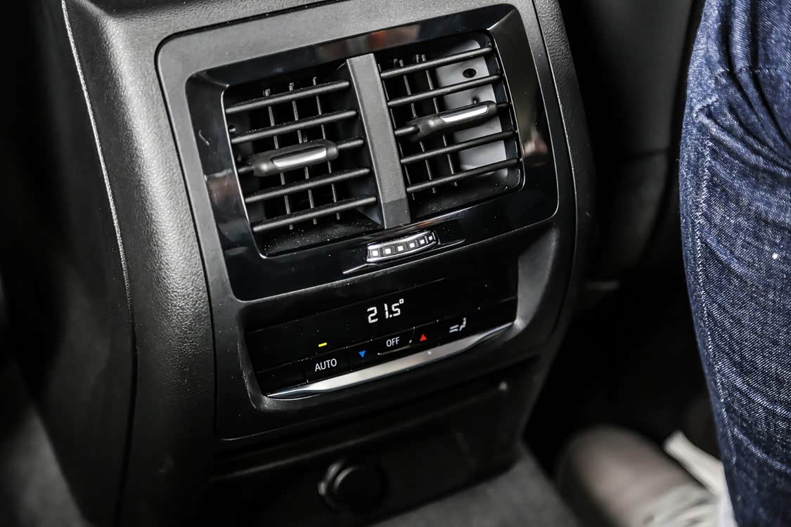 后排空调控制面板