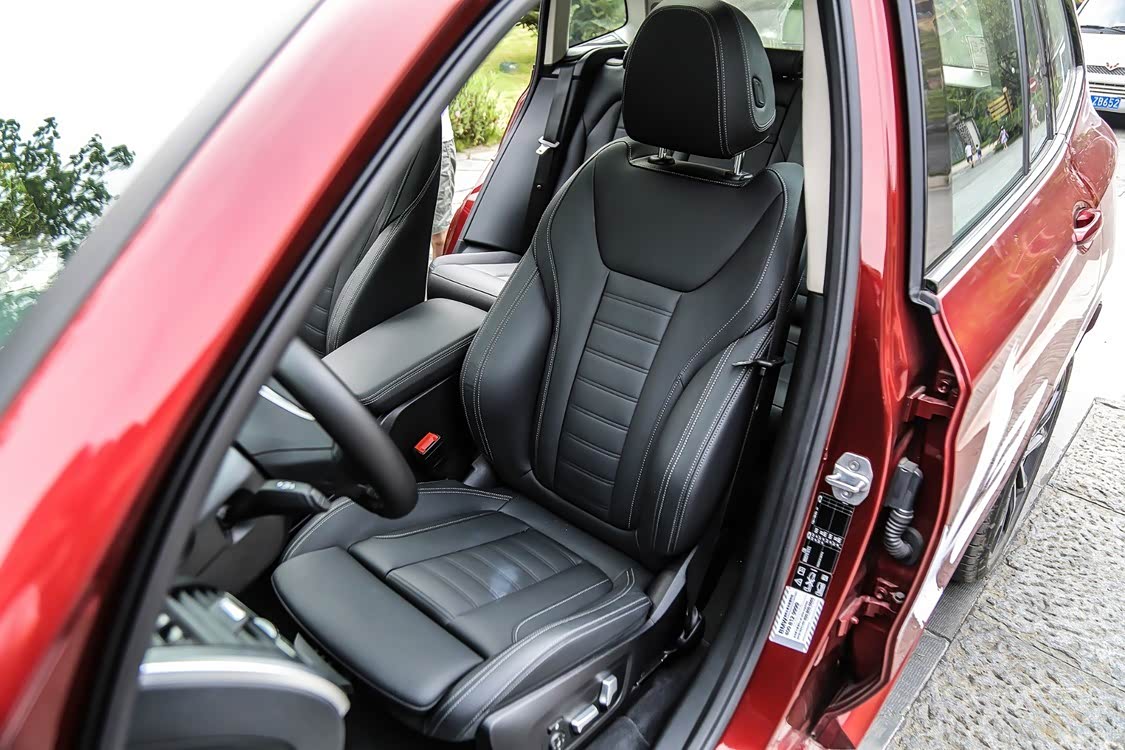 运动型前排座椅