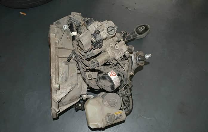 这就是拆下来的变速箱，此款变速箱适用车型有名爵MG3、奇瑞QQ、一汽威志、雪佛兰赛欧、比亚迪F0等车