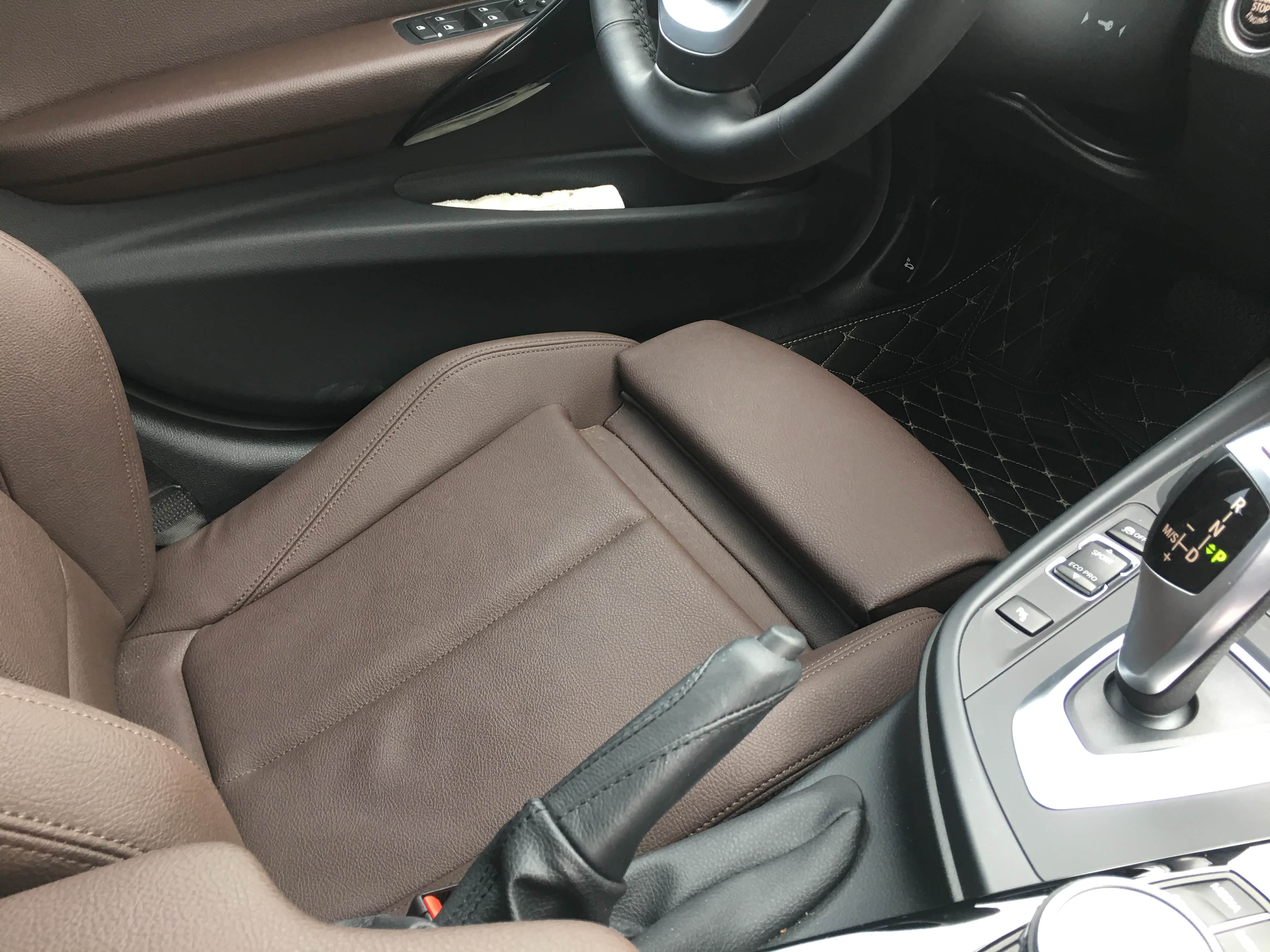 腿托拉开，承载更好了，试了一下，这个腿拖有4挡，完美适应各种小长腿，中长腿。大长腿请移步后排