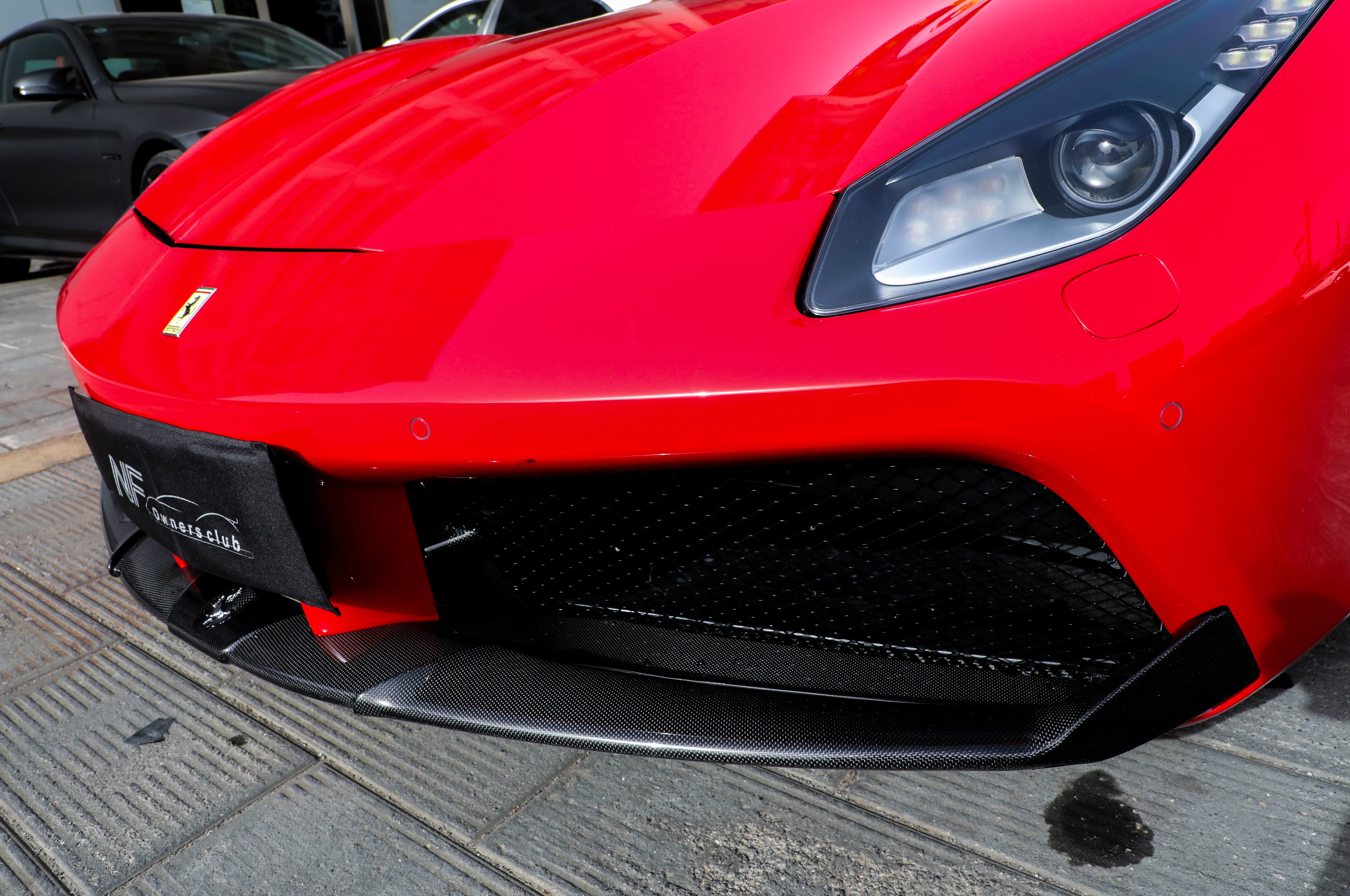 碳纤维前唇特写