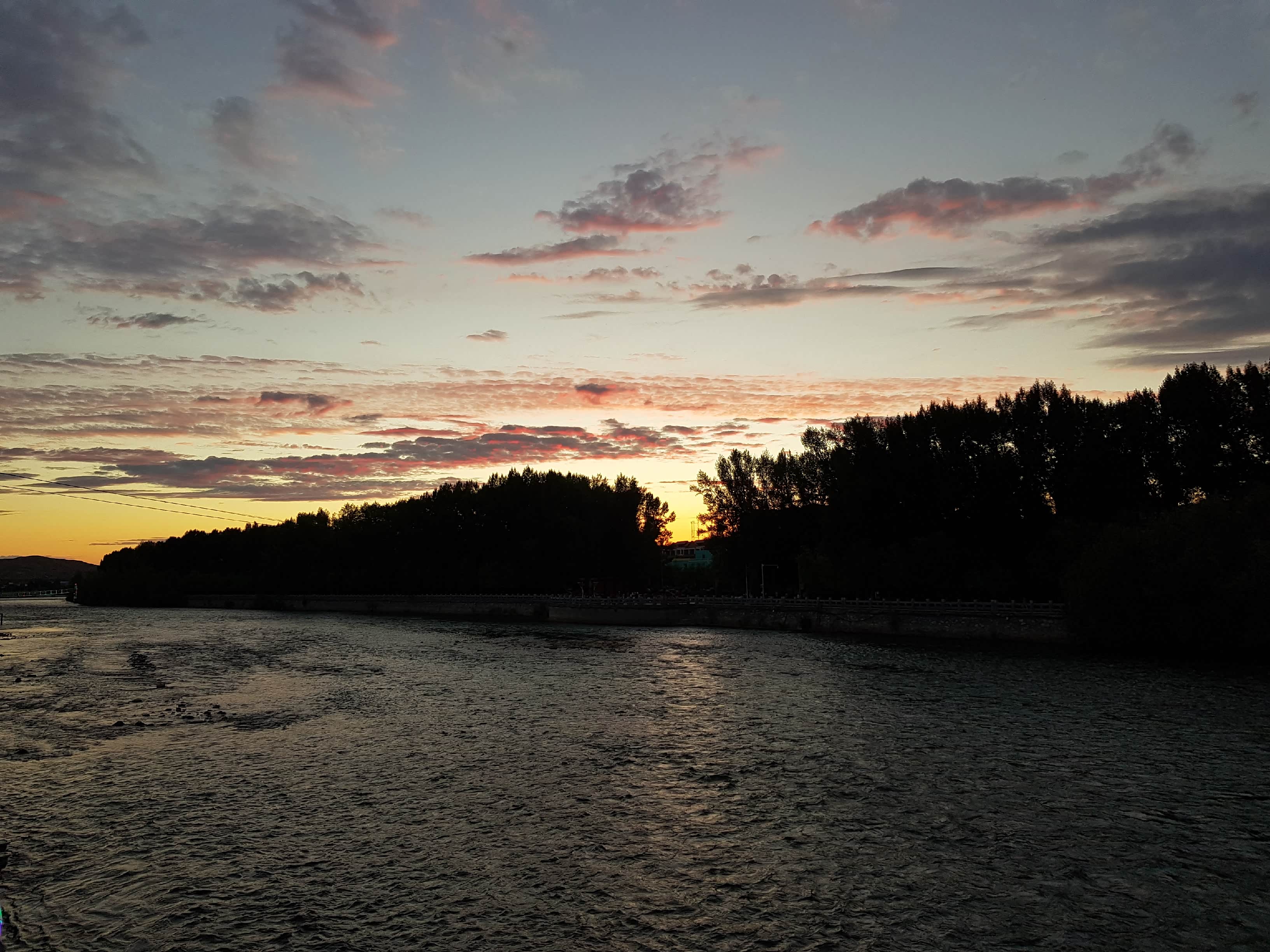 额尔齐斯河边上的日落