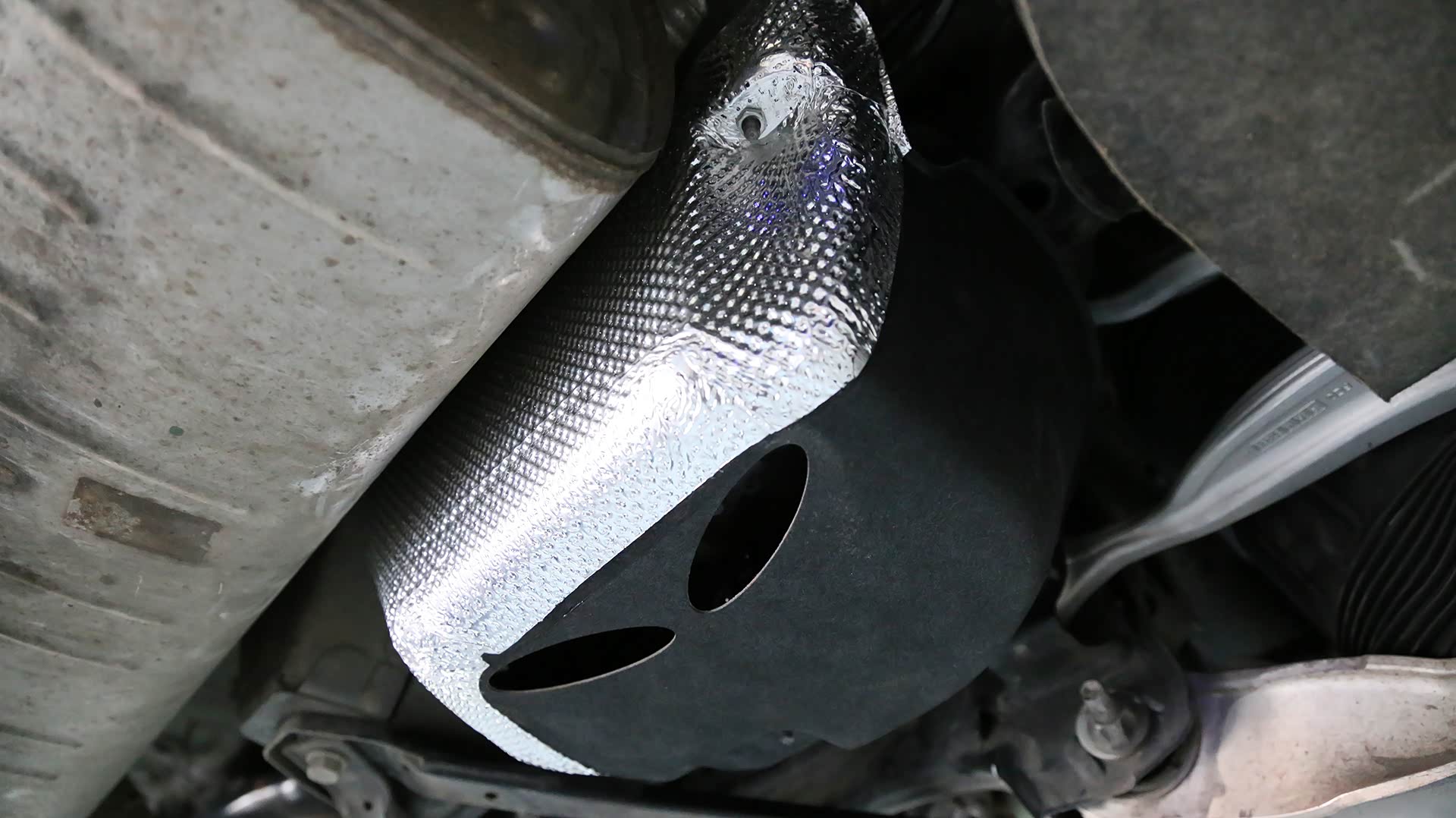 压缩机的“面罩”，起保护防尘作用