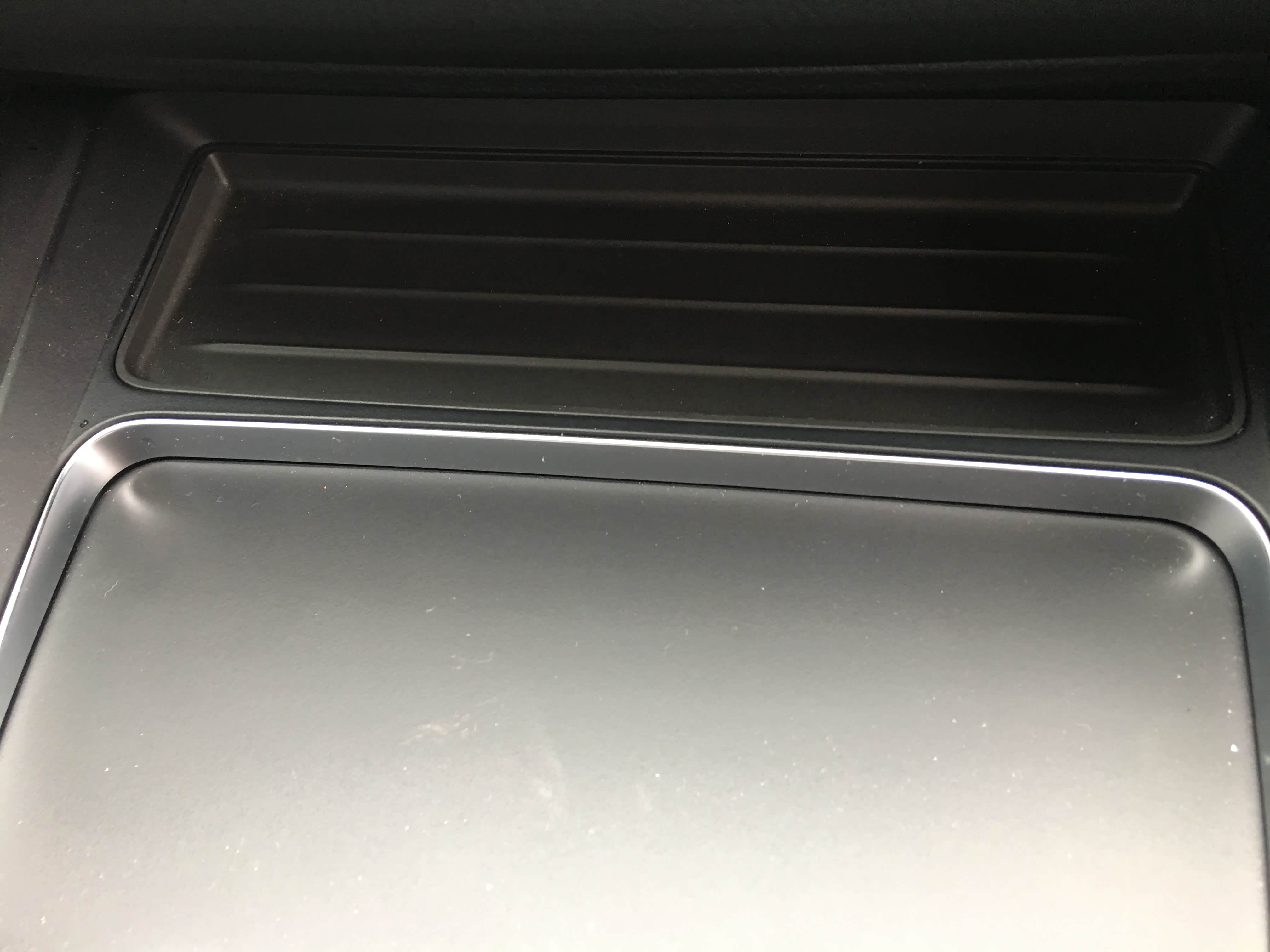 杯架合上之后，前面那块 放个手机正好