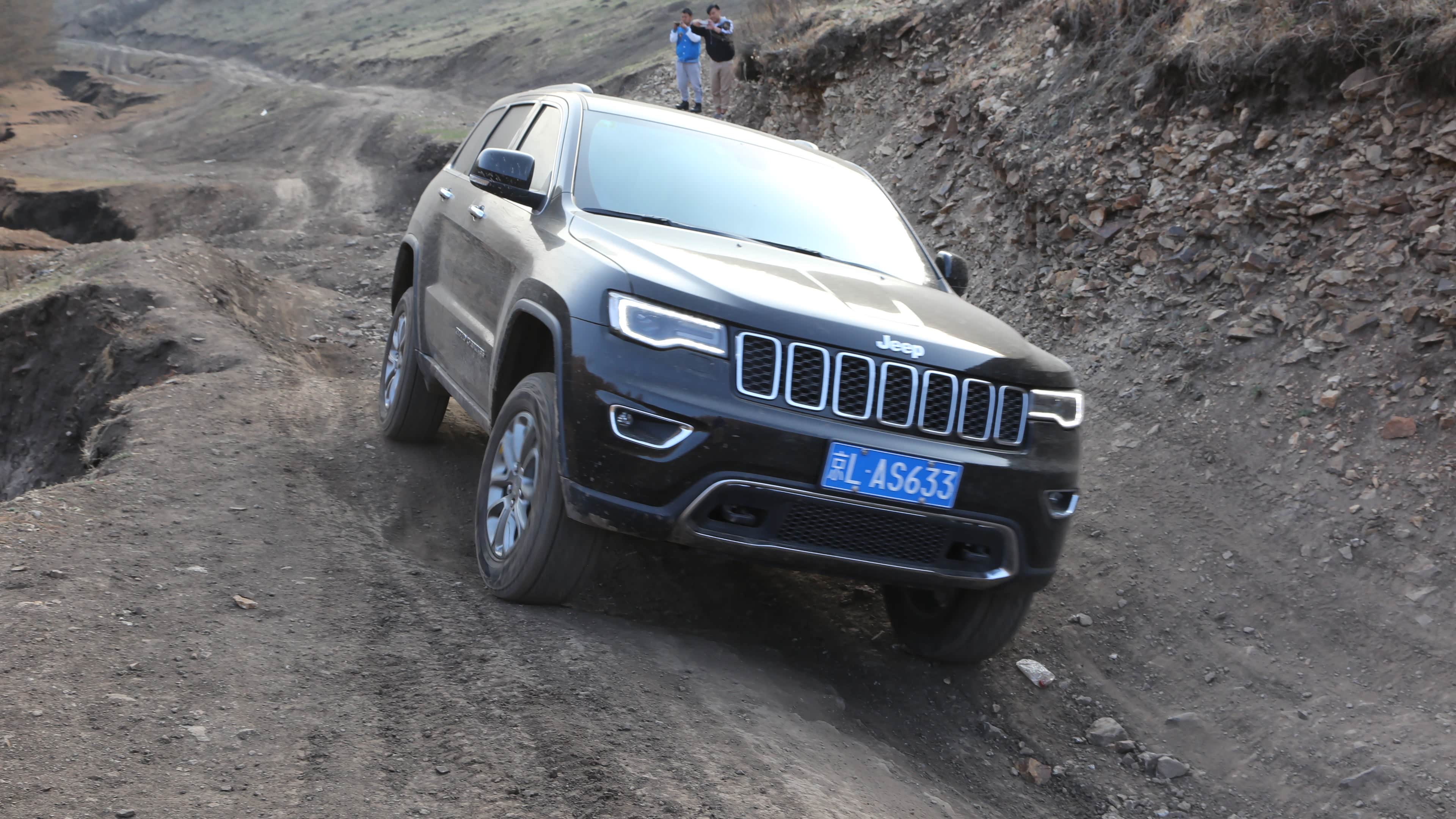 大切换了18寸的“小”轮毂，ATR蝎子也是三车中最朴素的，事实证明大切的越野能力让人放心