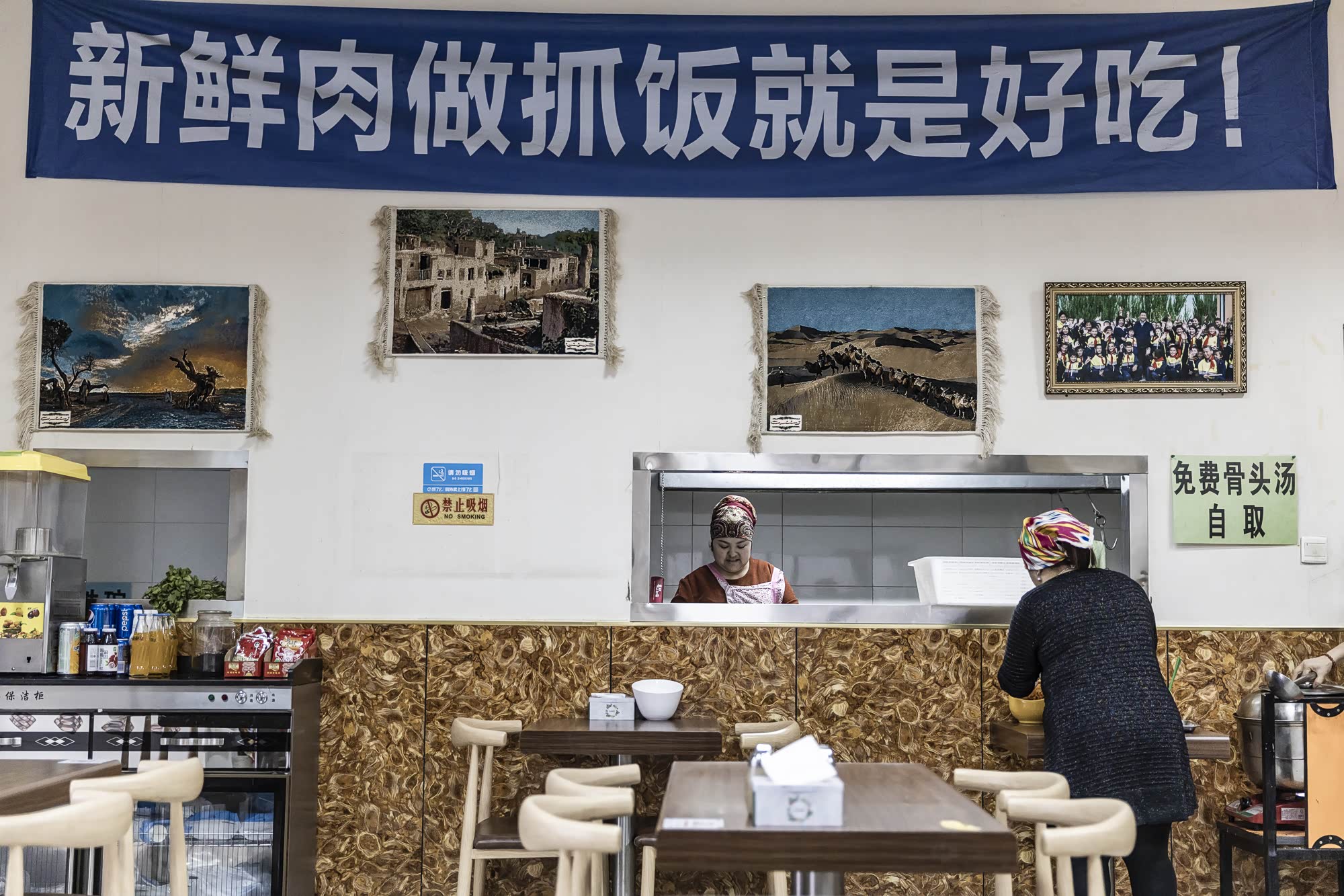 乌鲁木齐的玫瑰手抓饭，有多好吃不说了，反正我加了微信，随时都能吃到哈哈哈哈