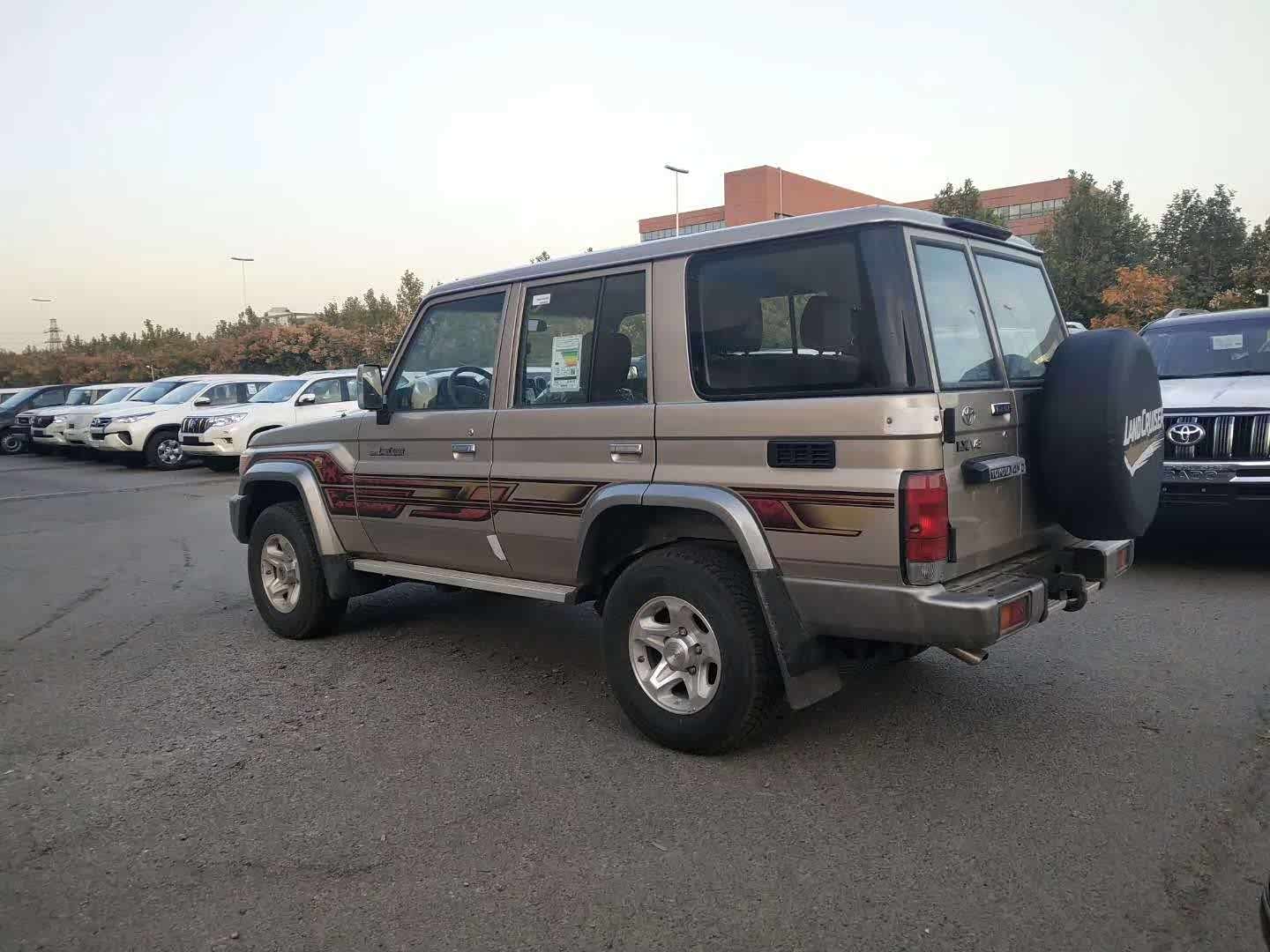 丰田LC76在国内是小众车型想买76只能依赖平行进口