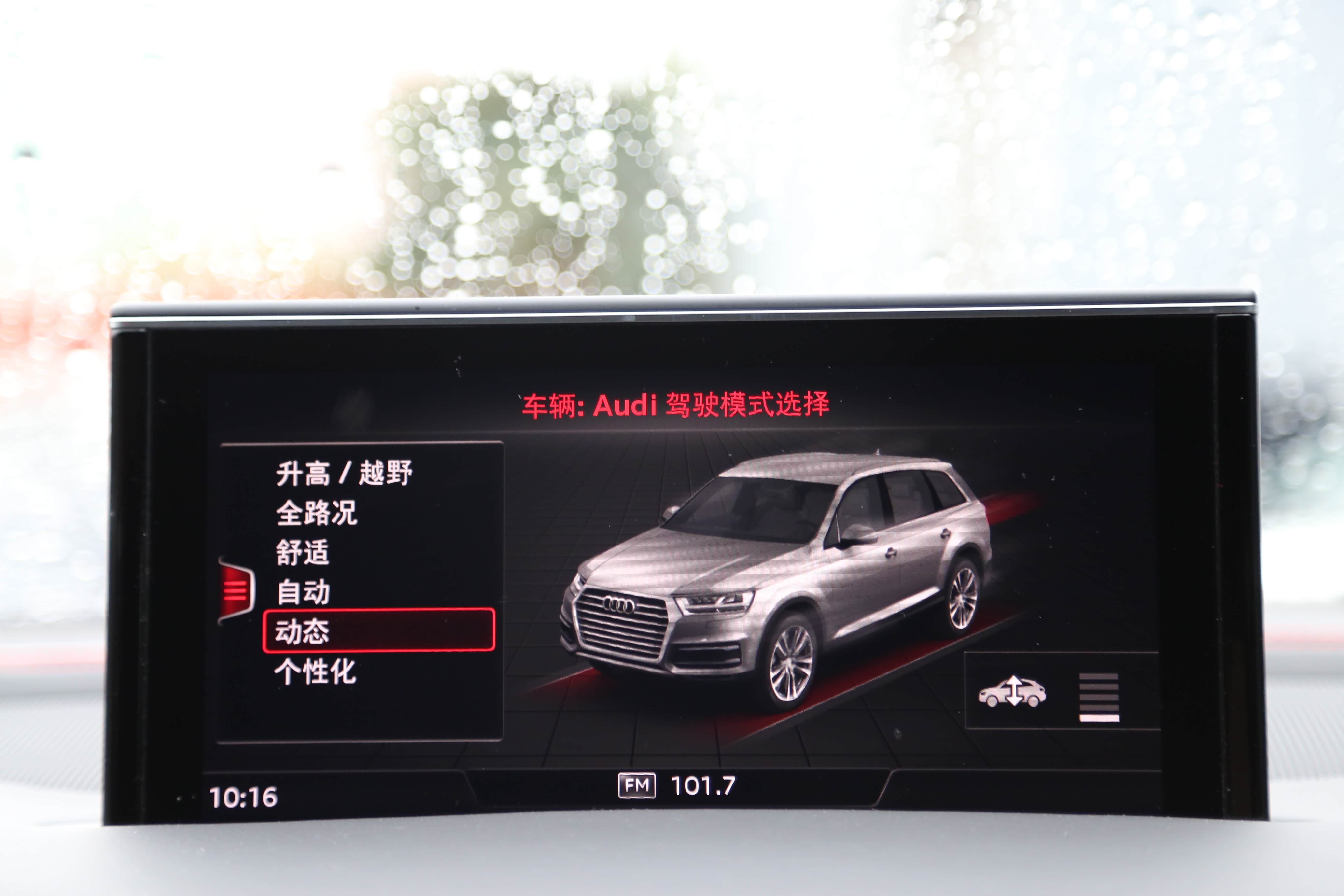 动态模式可以调到最低1格，需要配合尾箱按键。