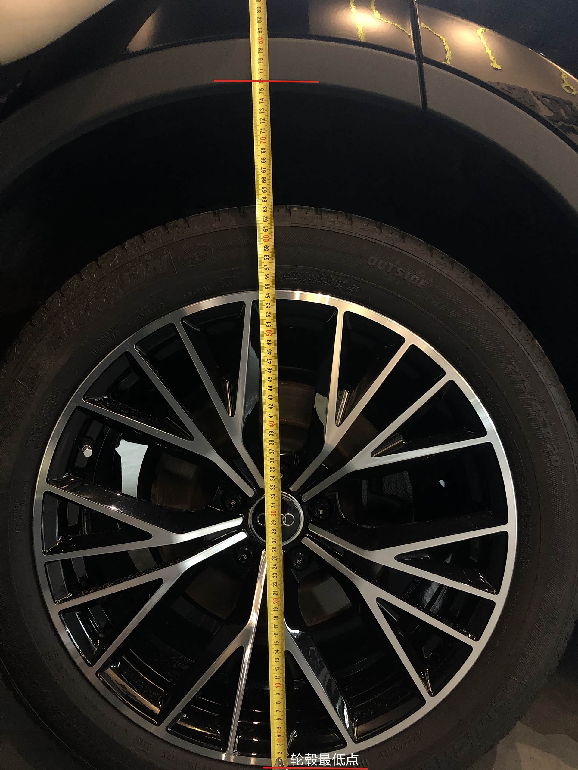 测量高度的正确方法是：从轮毂最低点（不能从地面，因为轮胎压力不同会影响高度）垂直向上，量到轮眉顶端