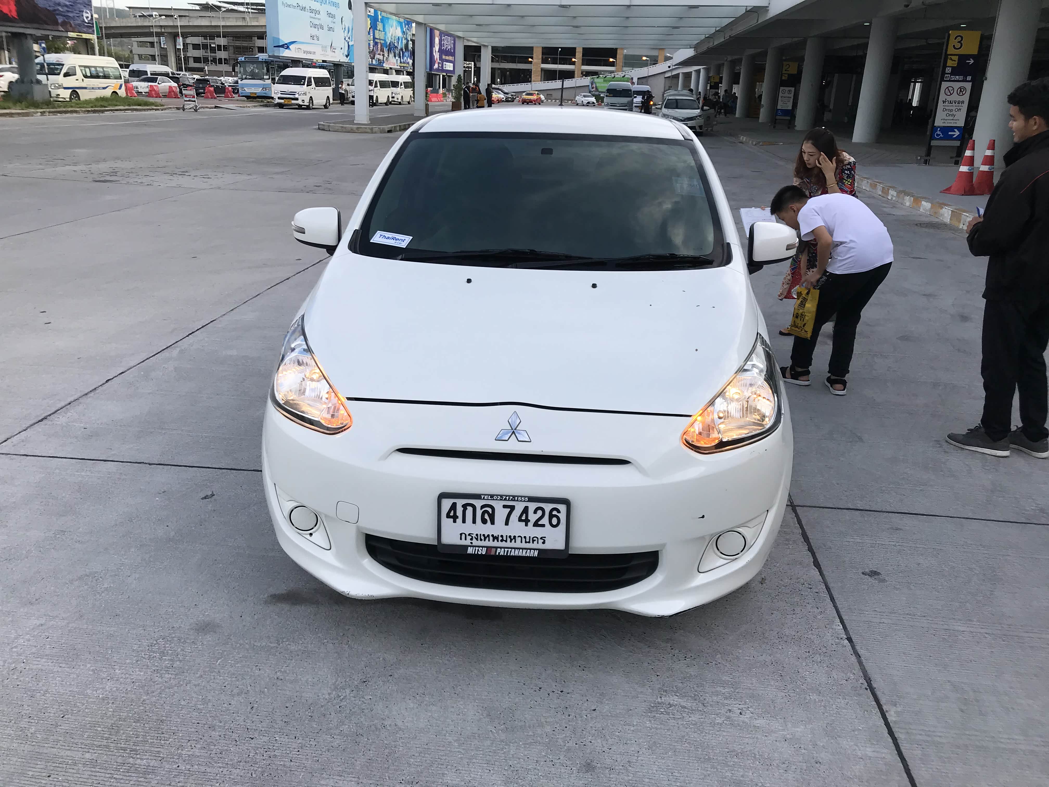 一般工作人员交车时都会先检查，然后给你确认