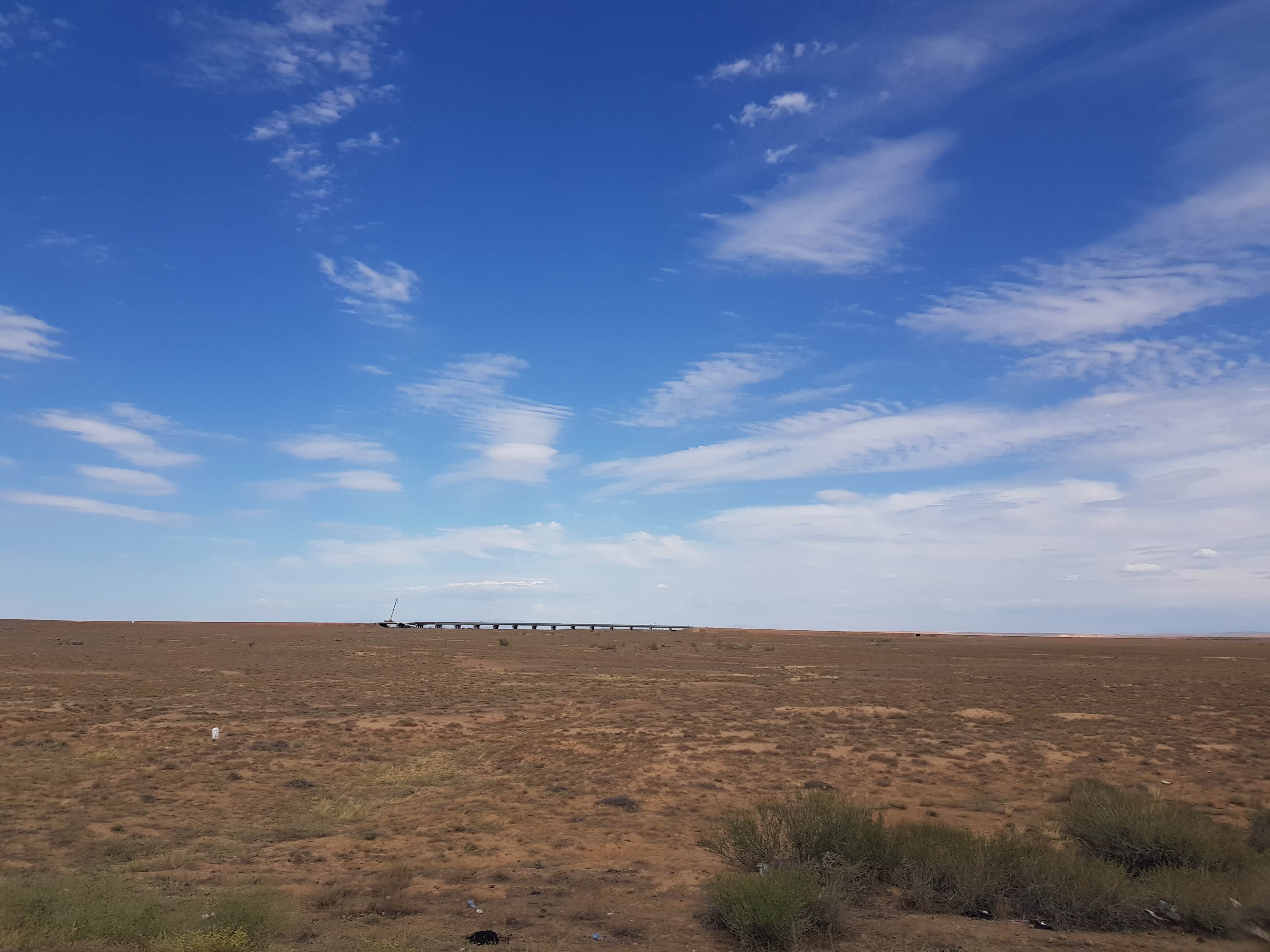 今天沿途都是大漠风光