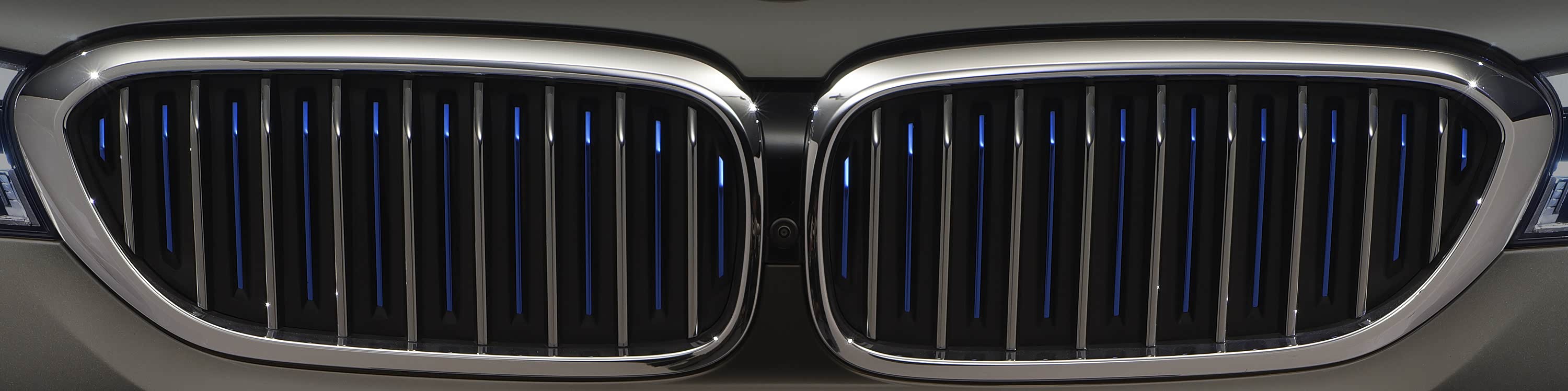 BMW 新能源家族最具代表性的蓝色进气格栅