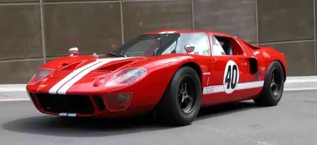 福特GT40是最传奇的美国赛车之一，正是这款车实现了亨利福特二世在勒芒上击败法拉利的梦想。