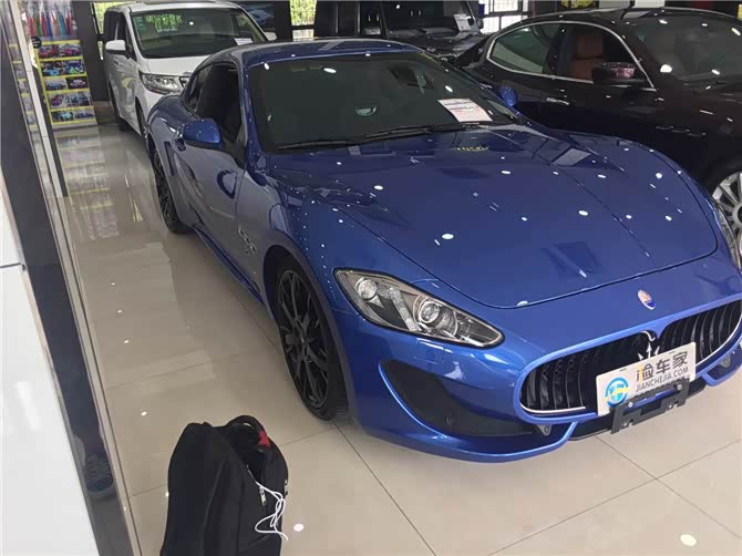 这是见到车的第一面，看起来小编还是口水流了一地的。