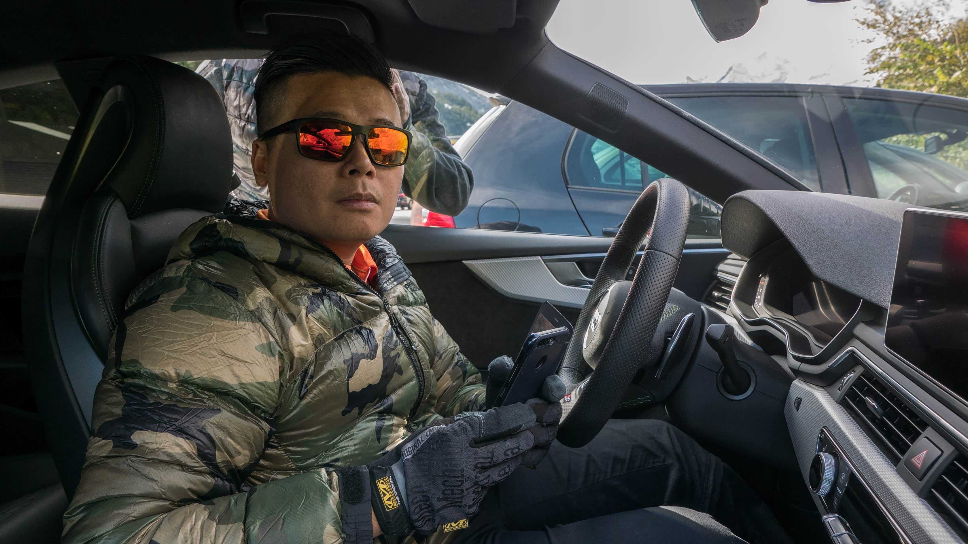 塞车闷坏山姆了~