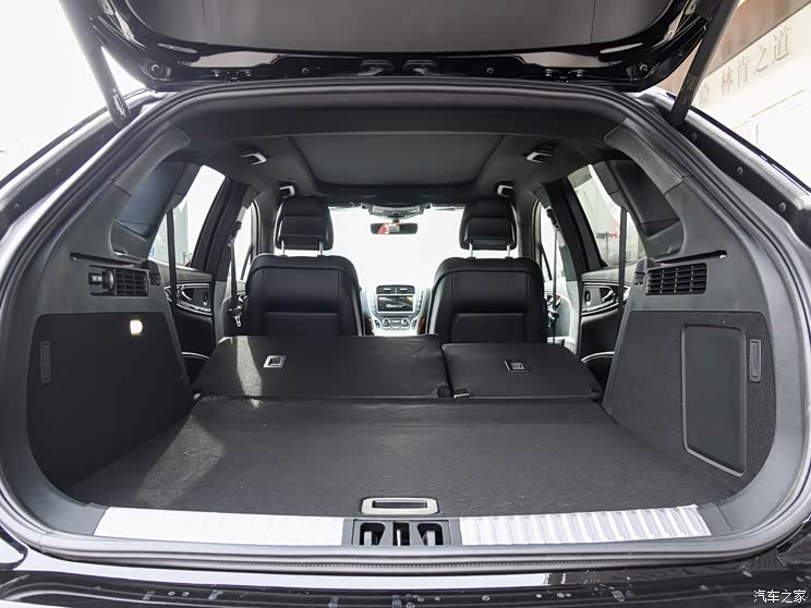 融入全新家族式设计林肯航海家到店