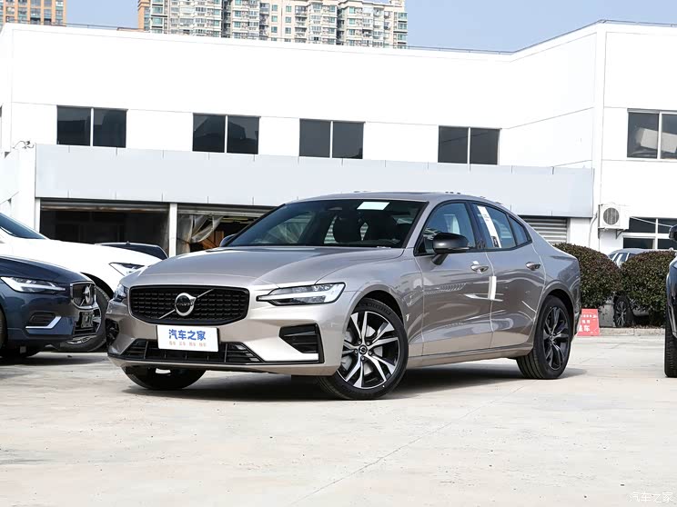 『沃尔沃s60』『沃尔沃s60新能源』外观方面,新款车型外观相较于老款