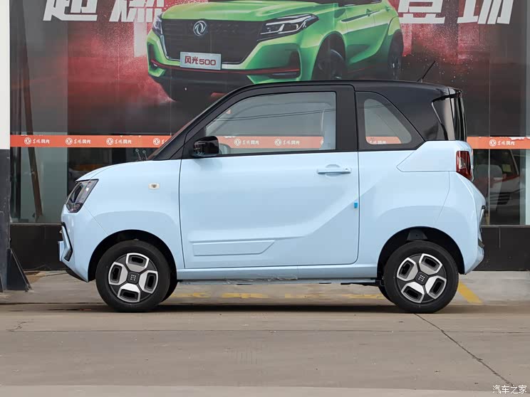 miniev糖果款与此前的车型保持一致,依旧是一款呆萌可爱的微型电动车