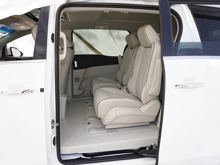 别克gl8陆上公务舱售价区间为23.29-32.