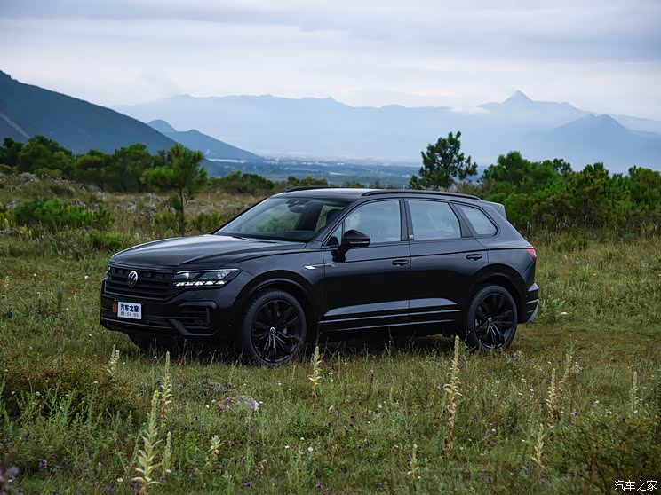 途锐2022款 3.0tsi 锐尊二十周年特别版