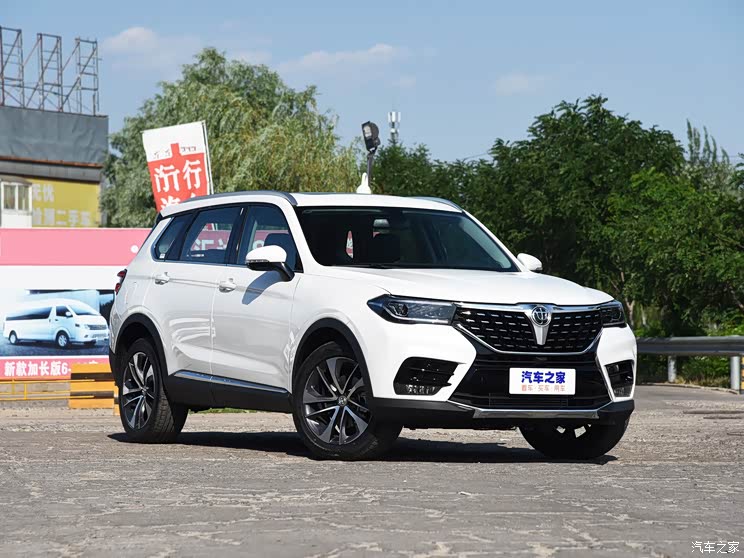 百人口碑评新车担当家族旗舰的中华v7