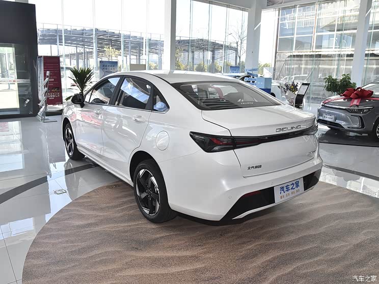 北京汽车 北京EU5 PLUS 2024款 R500 标准出行版 北京汽车 北京EU5 PLUS 2024款 R500 标准出行版