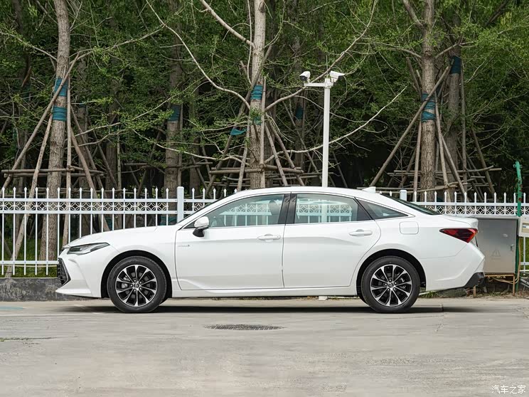 一汽丰田 亚洲龙 2023款 双擎 2.5l xle进取版