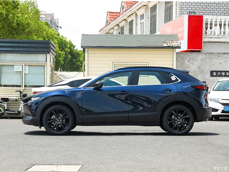 长安马自达 马自达cx-30 2022款 2.0l 自动黑曜版