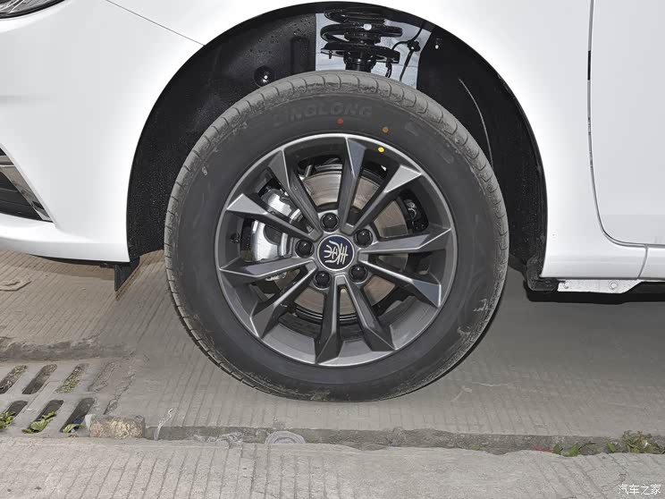 续航450公里比亚迪秦ev新车型现已到店