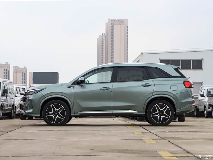 赛力斯蓝电 蓝电E5 2023款 1.5L DE-i 100KM臻享型 5座 赛力斯蓝电 蓝电E5 2023款 1.5L DE-i 100KM臻享型 5座