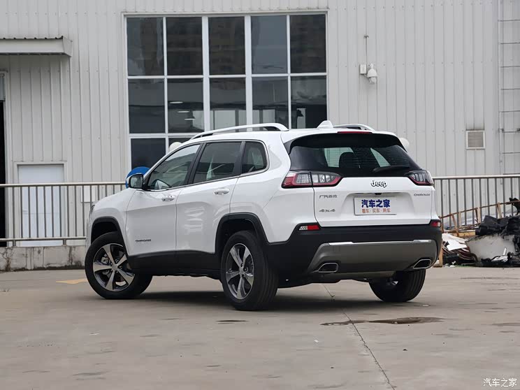 广汽菲克jeep 自由光 2020款 2.0t 四驱精英版