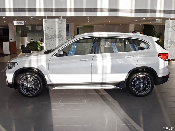 宝马x12022款 sdrive20li 尊享型