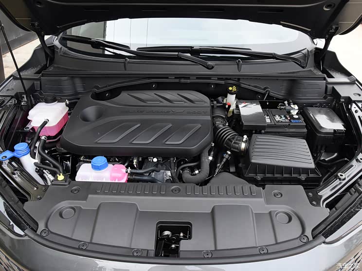 传动系统部分匹配的是7速双离合变速箱