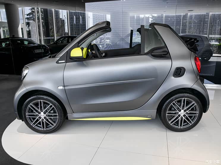 smart smart fortwo 2018款 0.9t 66千瓦敞篷耀目灰特别版