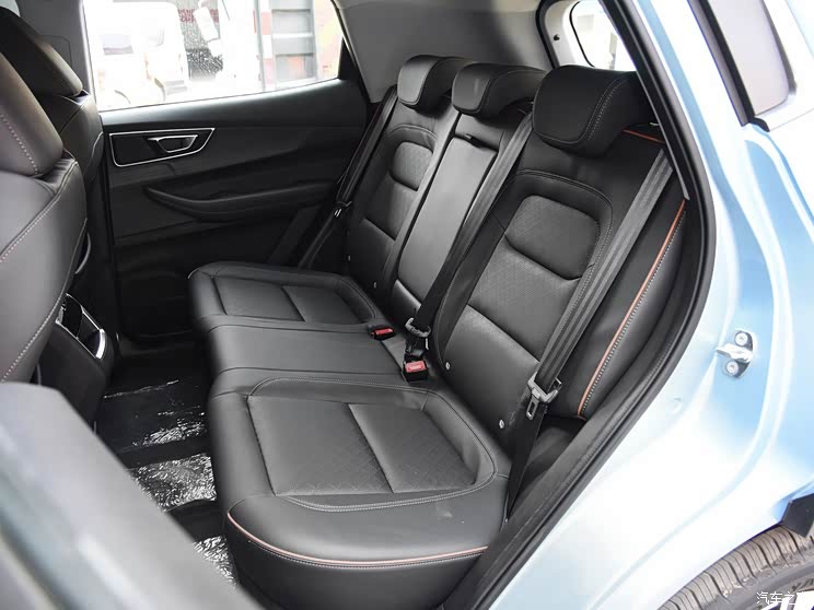 外观内饰更加精致图说新款奇瑞瑞虎5x