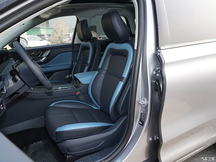 长安林肯 冒险家 2024款 1.5T 两驱尊享版 长安林肯 冒险家 2024款 1.5T 两驱尊享版