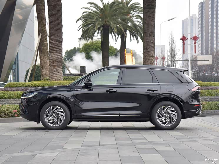 长安林肯 冒险家 2024款 1.5T 两驱尊享版 长安林肯 冒险家 2024款 1.5T 两驱尊享版